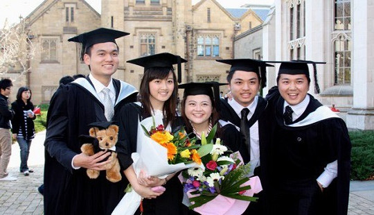 Nên dạy con tự lập trước khi cho đi du học