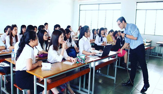 Nên đánh giá giảng viên sư phạm theo số lượng sinh viên ra trường có việc làm