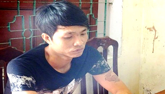 Hành hung nữ nhân viên y tế đang mang bầu vì cho rằng bị “làm khó”