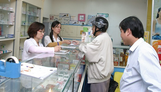Mua thuốc cho con phải xuất trình chứng minh thư: Bộ Y tế nói gì?