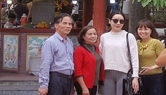Hà Nội: Đề nghị làm rõ việc hai cán bộ đi lễ chùa trong giờ hành chính