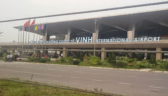 4 nhân viên trong vụ thanh niên xâm nhập máy bay bị tước chứng chỉ