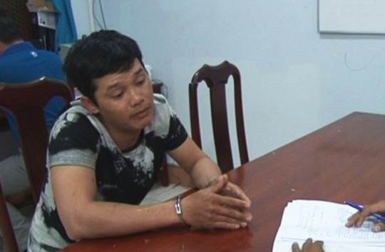 Vi phạm giao thông còn mang dao đến tấn công CSGT