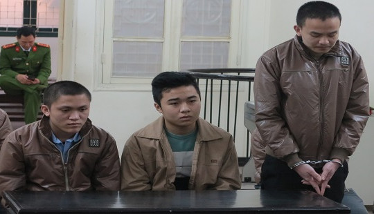 Đồng hương rủ nhau đi cướp tài sản