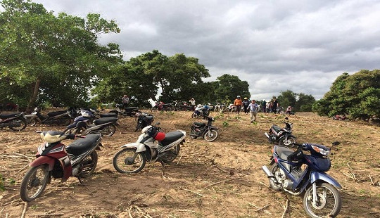 Hàng trăm người truy tìm 3 em học sinh đi tắm sông, nghi mất tích