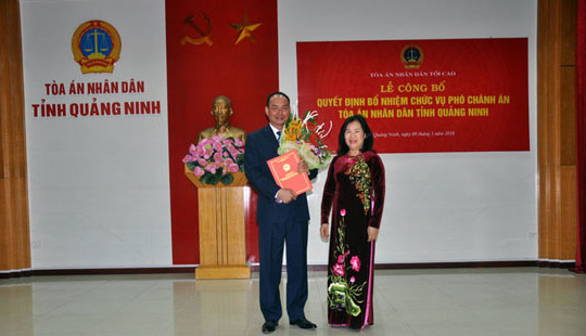 Trao Quyết định bổ nhiệm chức vụ Phó Chánh án TAND tỉnh Quảng Ninh