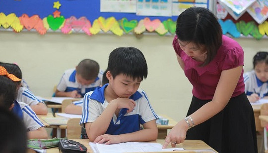 Đề xuất tăng lương giáo viên và miễn học phí đến cấp THCS không được ủng hộ