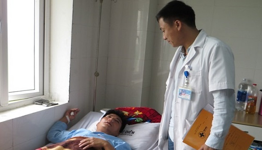 Bộ GD-ĐT lên tiếng về vụ việc người nhà học sinh hành hung thầy giáo