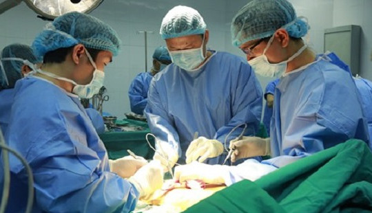 Lần đầu tiên ghép phổi thành công từ người cho chết não