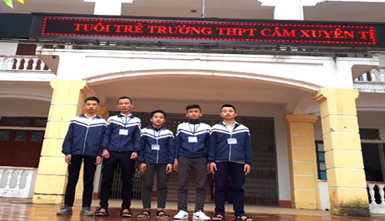 Hà Tĩnh: 5 em học sinh nhặt được tiền và hành động đầy nhân văn
