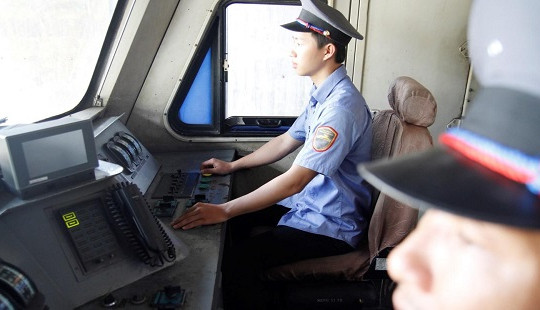 Tuyển lái tàu: Nam thiếu tinh hoàn, nữ ngực "lép" đều bị loại?
