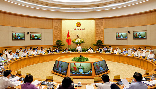Thủ tướng: Phấn đấu tăng trưởng đạt ít nhất 6,7%
