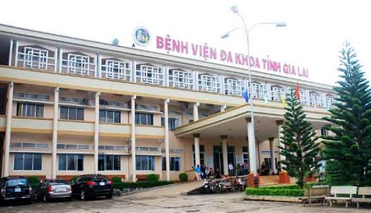 Đưa con đi cấp cứu, cha say rượu gây rối ở bệnh viện