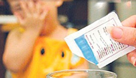 Uống oresol sai cách, bé 8 tháng tuổi nguy cơ biến chứng thần kinh