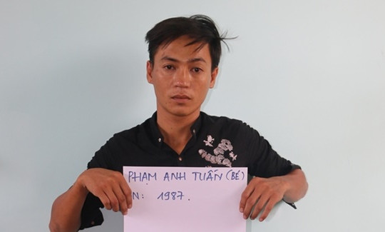 Đâm chết "tình địch" vì nửa đêm đến phòng bạn gái