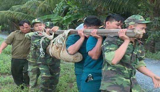 Phát hiện quả bom “khủng” trong vườn nhà dân