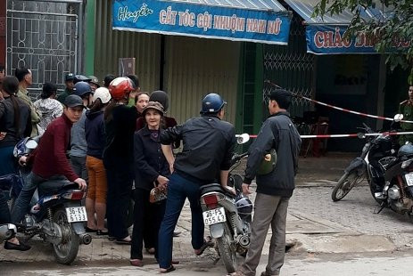 Hai vợ chồng trẻ tử vong trong quán cắt tóc