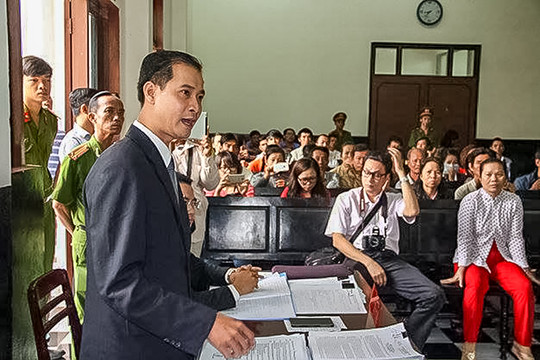 Bộ luật tố tụng hình sự 2015: Quy định về bào chữa và bảo vệ quyền, lợi ích hợp pháp của bị hại, đương sự