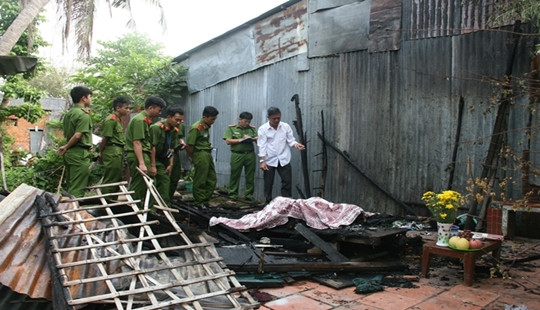 Người đàn ông chết cháy trong nhà lúc rạng sáng