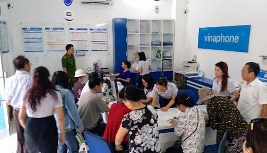 Tạo mọi điều kiện thuận lợi để khách hàng hoàn thiện sớm thông tin thuê bao