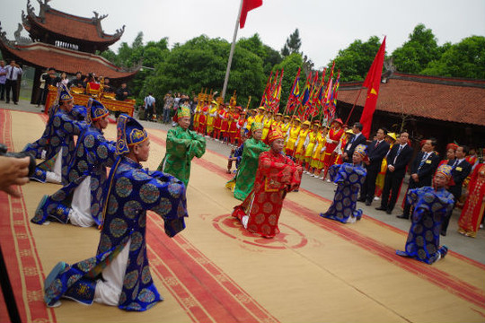 Chùm ảnh: Không khí linh thiêng ngày đầu khai hội Đền Hùng 2018