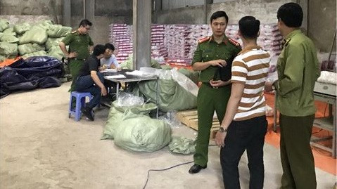 Phát hiện cơ sở sản xuất bỉm trẻ em "nhái" thương hiệu nổi tiếng
