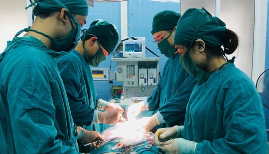 Nghệ An: Bóc tách thành công khối u xơ tử cung 'khủng' nặng 7,5kg