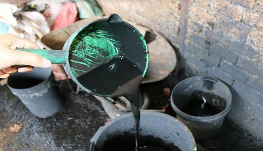 Vụ nhuộm đen phế phẩm cà phê bằng pin: Dùng để trộn với tiêu làm thực phẩm