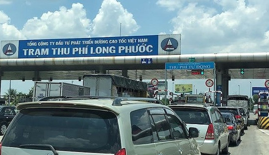 Cao tốc TPHCM - Dầu Giây ùn tắc hàng cây số nhưng không xả trạm