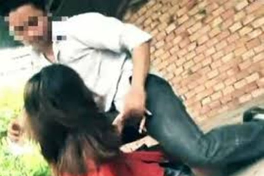 Dụ dỗ cho tiền mua nước ngọt, hiếp dâm bé gái 5 tuổi