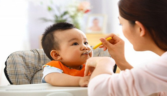 Nhận cháu gọi bằng dì làm con nuôi, thủ tục thế nào?