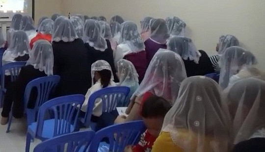 Hà Nội yêu cầu ngăn chặn người lạ vào các trường học để truyền đạo