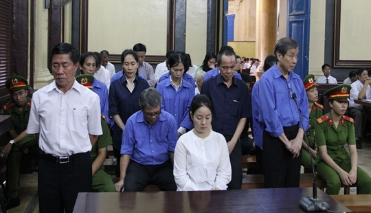 Xét xử Hứa Thị Phấn và đồng phạm: Tòa thẩm vấn việc thu chi khống khoản tiền 5.256 tỷ đồng