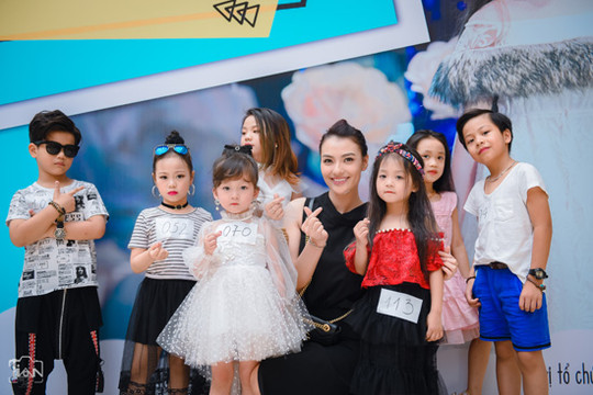 Vân Hugo và Hồng Quế cùng ngồi ghế giám khảo buổi Casting Tuần lễ thời trang trẻ em