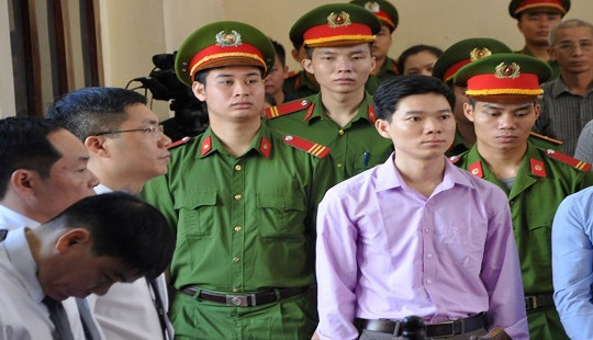 Bác sỹ Hoàng Công Lương xin được giữ quyền im lặng tại phiên tòa