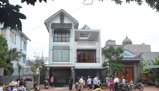 Hà Nội: Bố nhảy lầu tự tử, hai con nhỏ chết bất thường