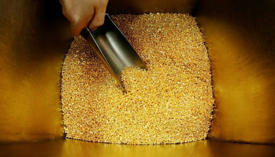Giá vàng lùi về ngưỡng thấp nhất trong 5 tháng