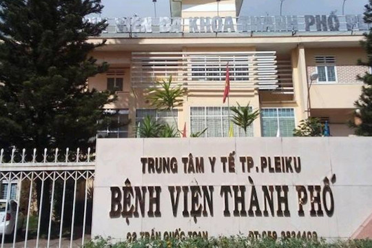 Bác sĩ bị bố mẹ bệnh nhi chửi mắng, rượt đánh