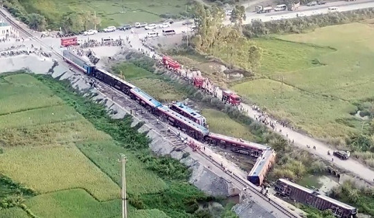 Vụ lật tàu SE19: Công an triệu tập 2 gác chắn đường sắt để điều tra