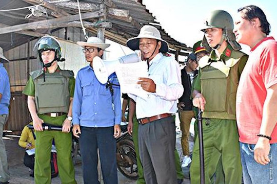 TP Vũng Tàu: Cưỡng chế, tháo dỡ 36 hộ dân chiếm đất công