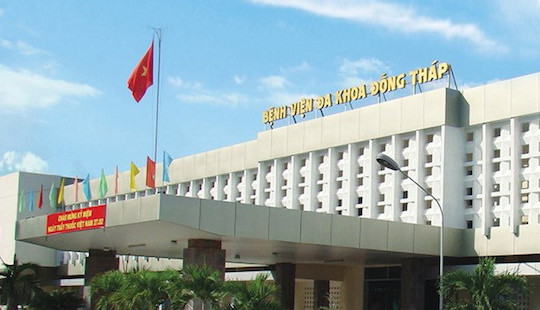 Bỏ quên gạc khi mổ cho bệnh nhân, bác sĩ bị khiển trách