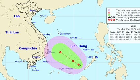 Áp thấp nhiệt đới gây mưa dông mạnh trên Biển Đông