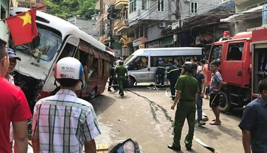 Hải Phòng: Xe khách gây tai nạn liên hoàn, 10 người bị thương