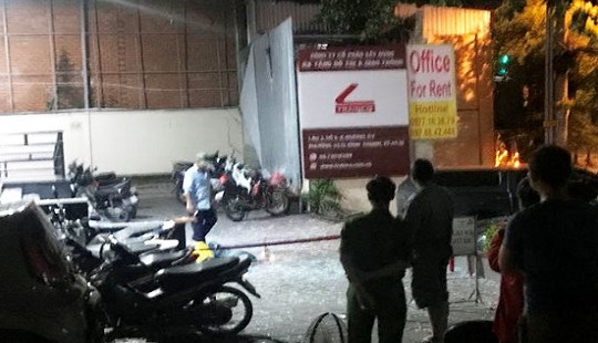 Nam bảo vệ rơi từ tòa nhà cao tầng xuống đất tử vong