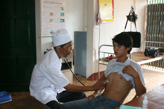 Những người thầy thuốc của bản làng