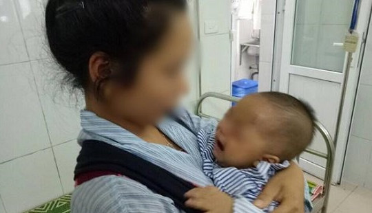 Mẹ nhỏ sữa chữa đau mắt, con 7 tháng tuổi bị hỏng giác mạc