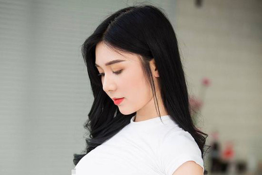 Thanh Bi “Người phán xử” khoe đường cong  rực lửa