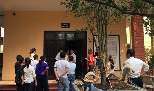 Hà Nội: Thầy giáo dâm ô 7 học sinh tiểu học lĩnh 6 năm tù