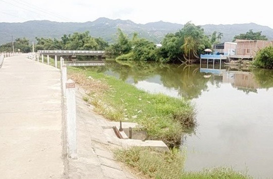Bắt nam thanh niên đẩy người yêu xuống sông chết đuối