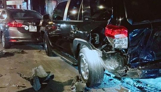 Thanh niên nghi “ngáo đá” gây tai nạn liên hoàn trong đêm